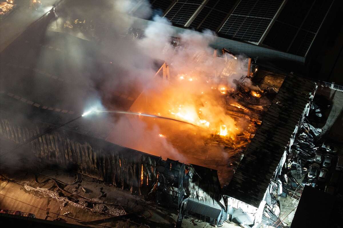 OSB’deki fabrikada çıkan yangın 5 saatte söndürüldü 13